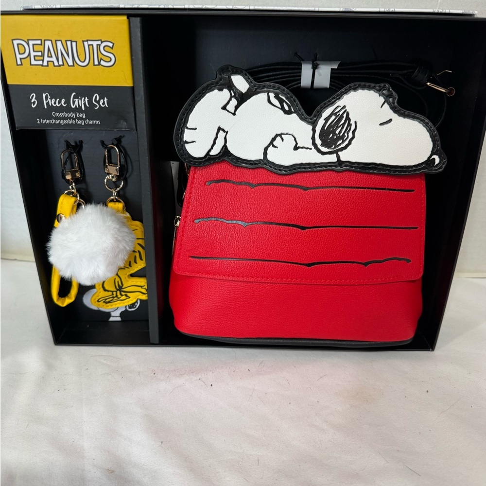 Peanuts Snoopy Red and Black crossbody bag Gift Set